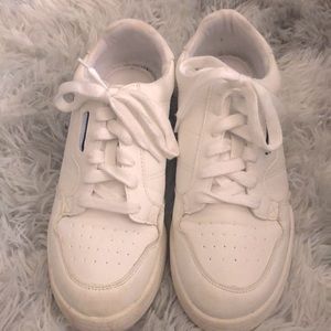 White sneakers!!🤍